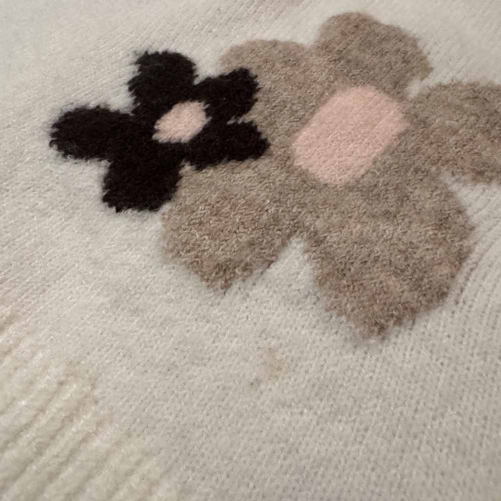 CeCe Groovy Sweater Antique White - Picture 9 of 12